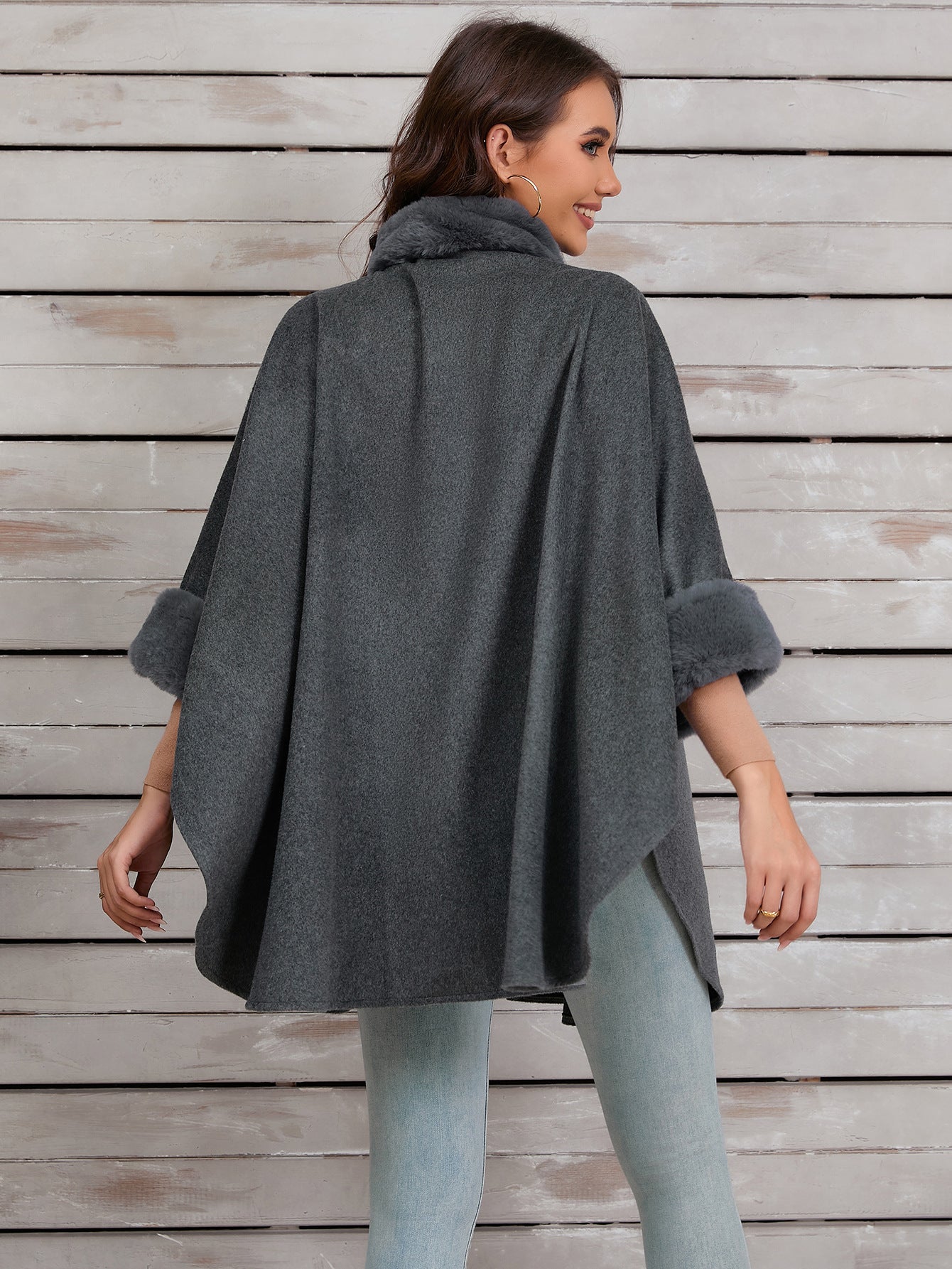 Elegant Poncho with Faux Fur Trim for Stylish Winter Evenings