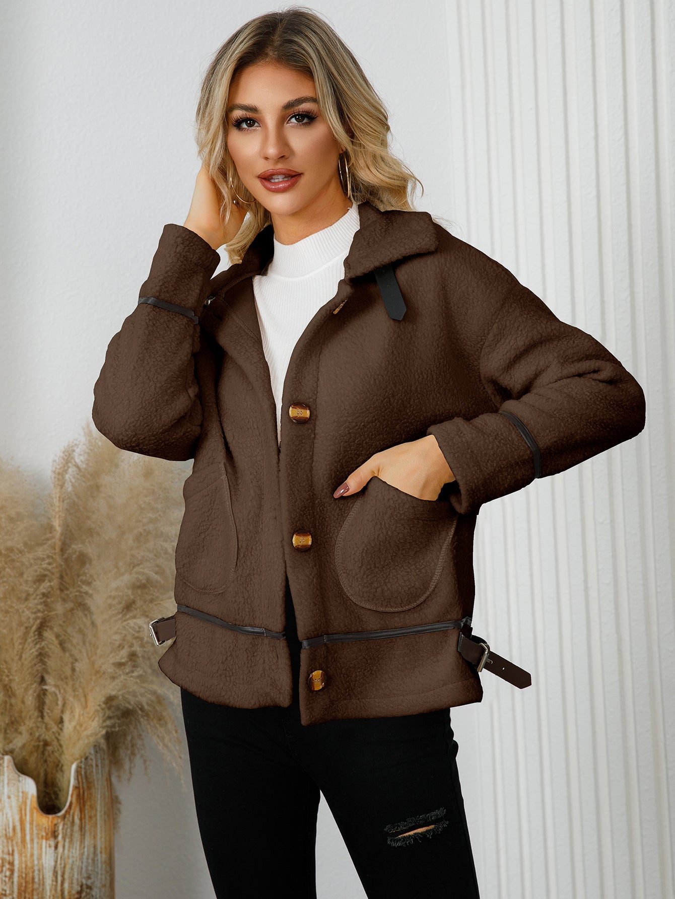 Damenjacke in Wolloptik - Kurzer Jacke mit Kontrastdetails und Knopfleiste